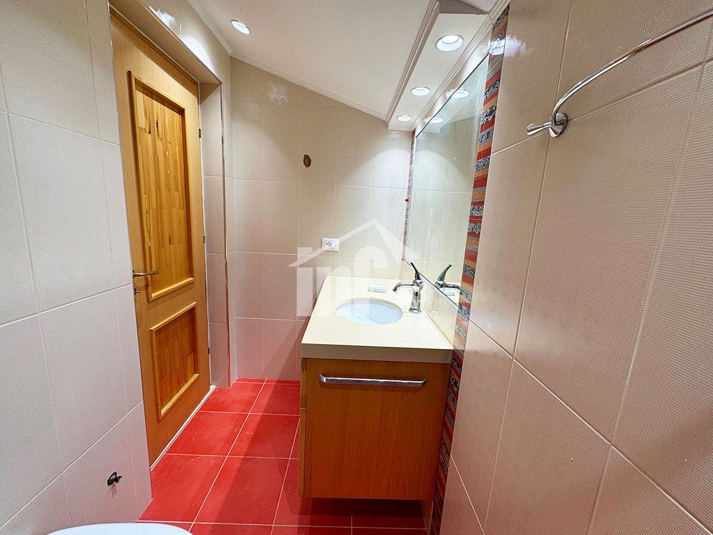 PRANË HOTELIT GJUETISË, ISHULL LEZHE
