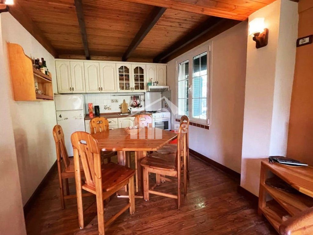 PRANË HOTELIT GJUETISË, ISHULL LEZHE