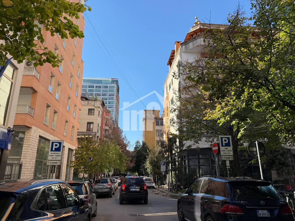 MBRAPA RADIO TELEVIZIONIT SHQIPTAR 1
