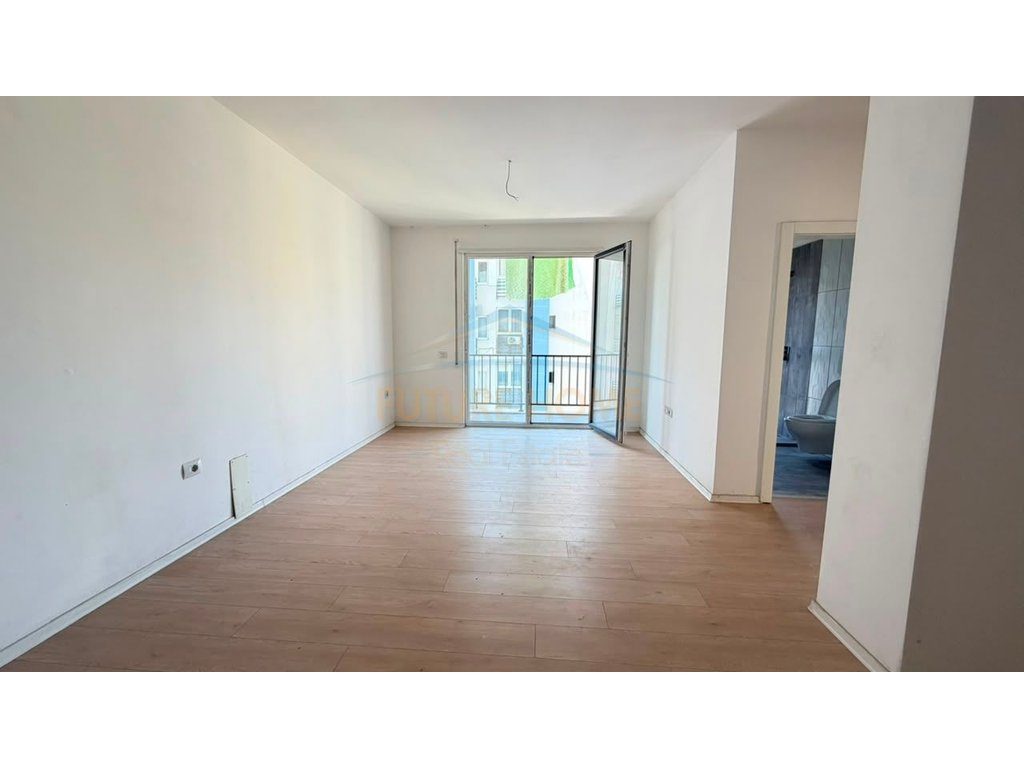 Shitet, Apartament 2+1+2+Post parkimi, Ish Parku i Autobuzave, Tirane 2