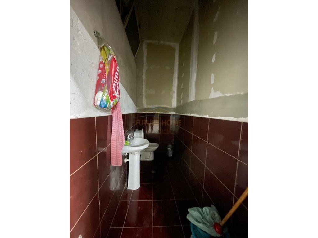 Shitet,Depo, Fresku, Tirane