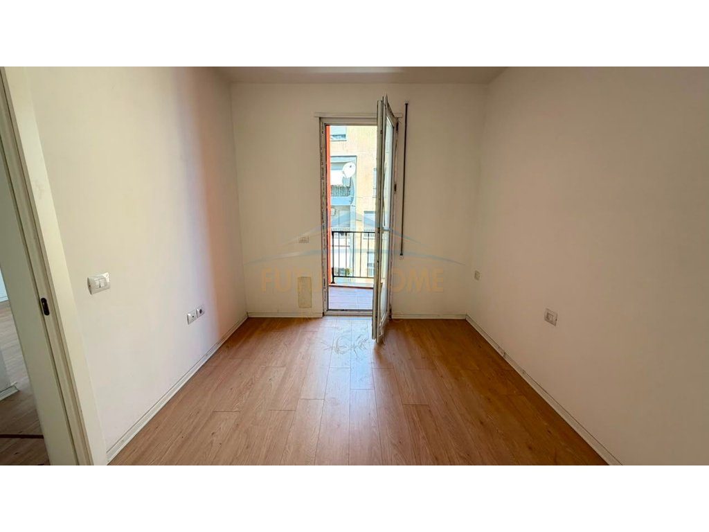 Shitet, Apartament 2+1+2+Post parkimi, Ish Parku i Autobuzave, Tirane 3