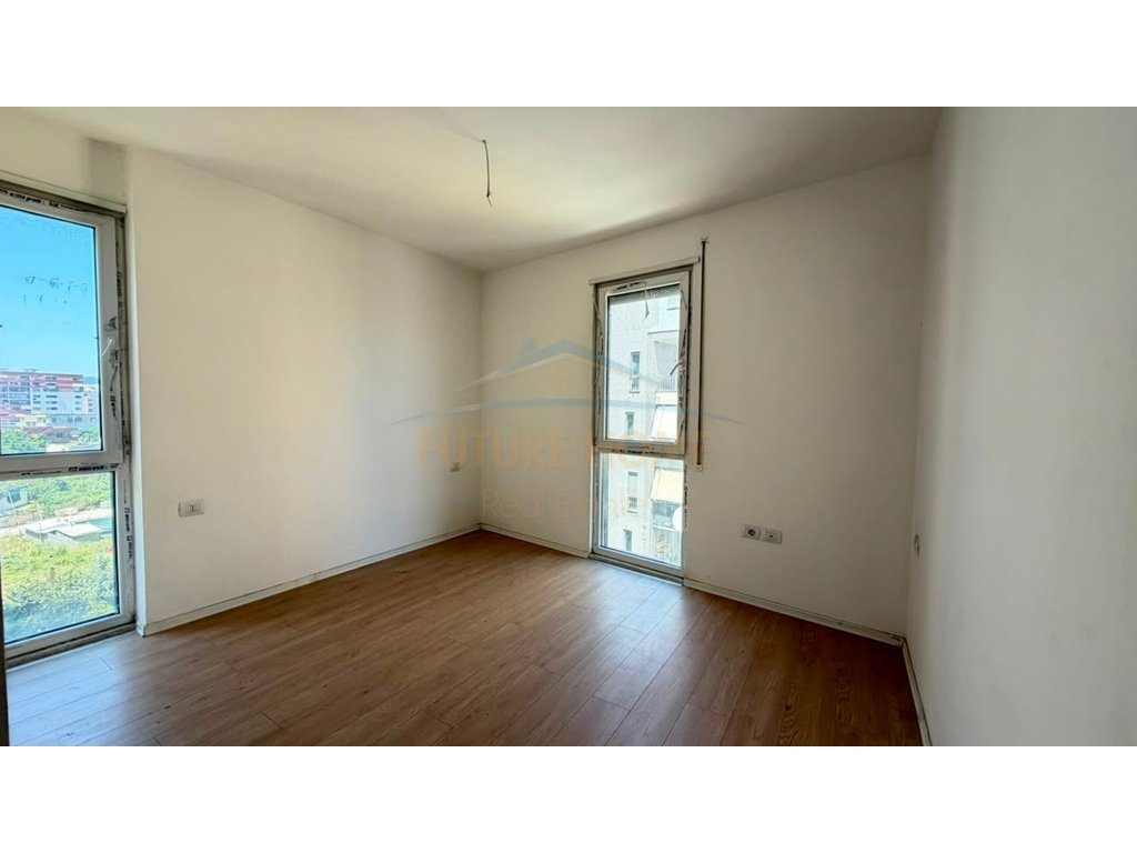 Shitet, Apartament 2+1+2+Post parkimi, Ish Parku i Autobuzave, Tirane 4
