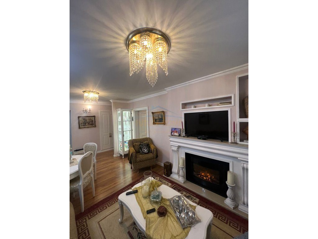 Shitet, Apartament 2+1 + Garderobë, Rruga e Kavajës,Tiranë