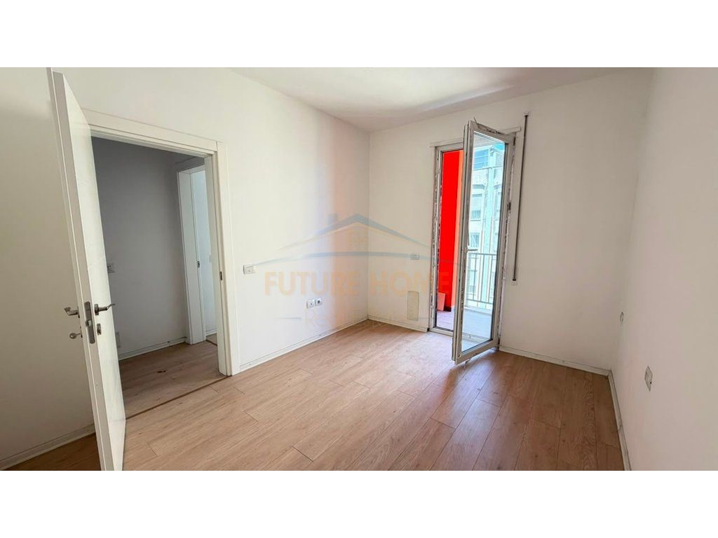 Shitet, Apartament 2+1+2+Post parkimi, Ish Parku i Autobuzave, Tirane
