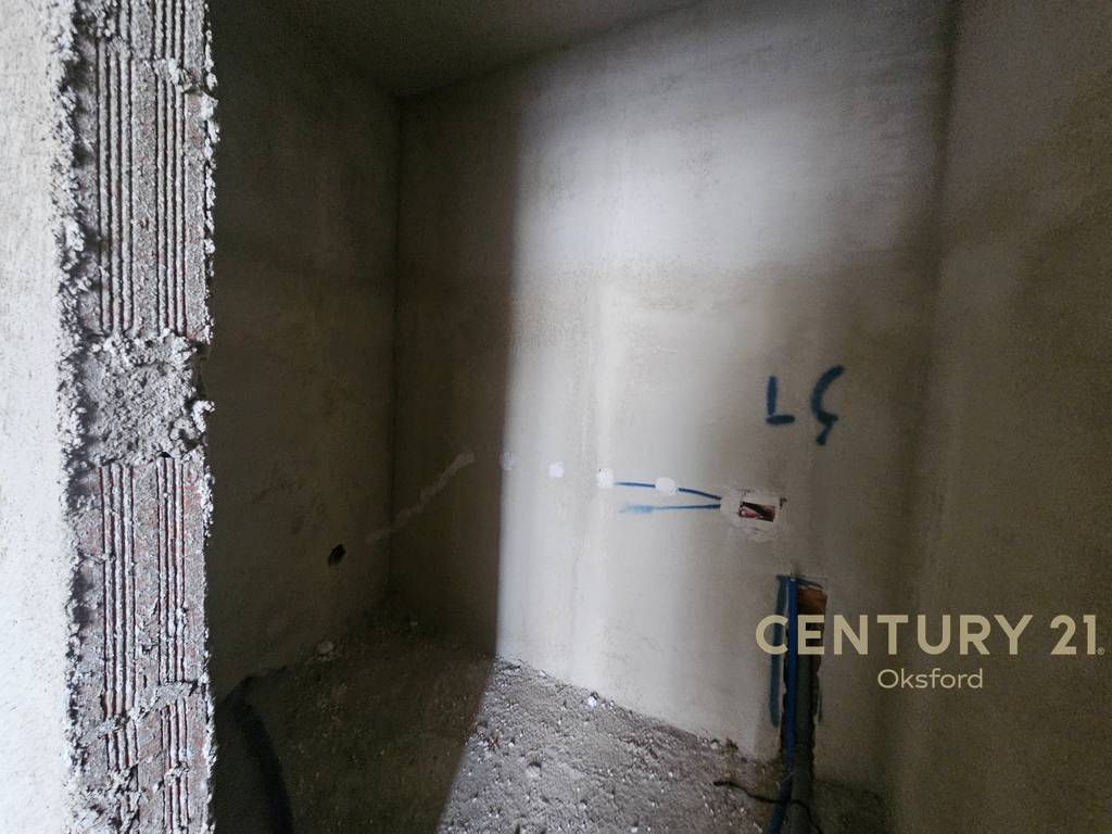 SHITET APARTAMENT 2+1 PLUS LAVANDERI TEK FUSHA E AVIACIONIT! 4