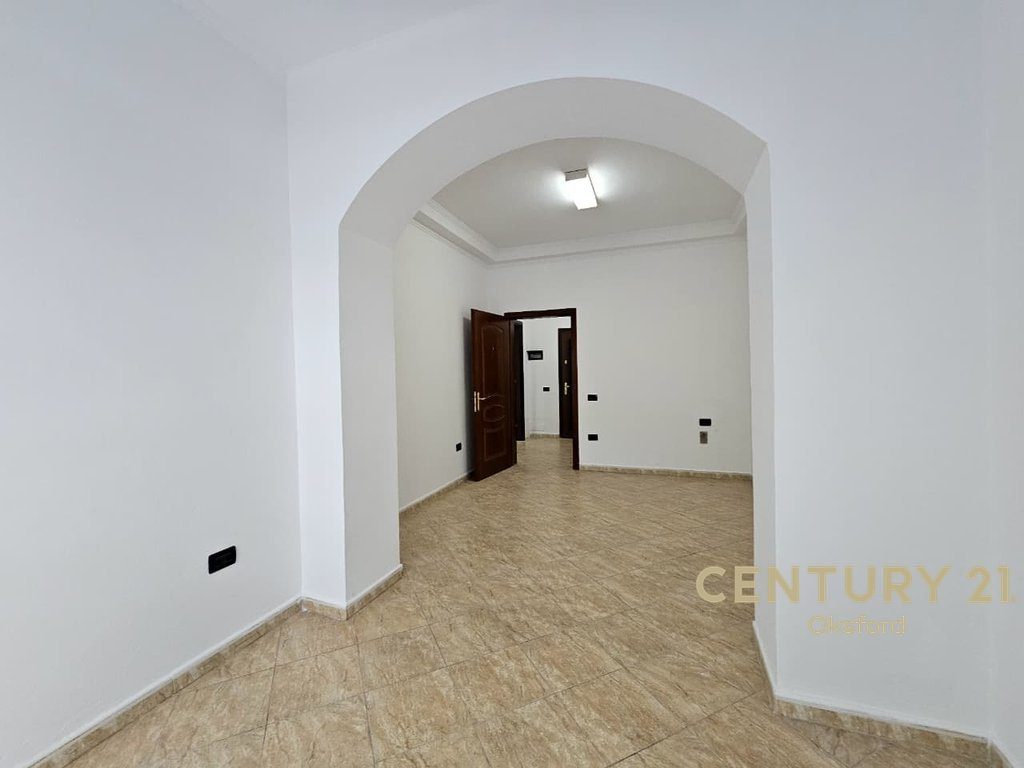 JEPET ME QERA APARTAMENT PER ZYRA NE BLLOK 3