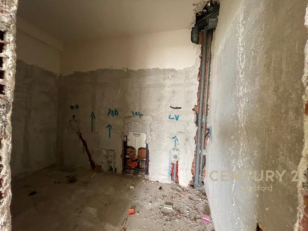APARTAMENT 3+1+2 ME OBORR PER SHITJE TEK LIQENI I FARKES 4