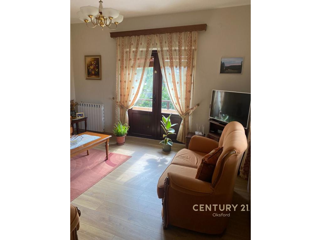 APARTAMENT PËR QIRA 3+1 ME POST PARKIMI PRANE QYTETIT TE STUDENTIT