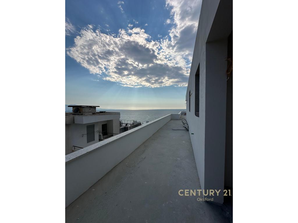 Apartament në katin e fundit me tarracë private të gjerë për shitje në Sarandë 4