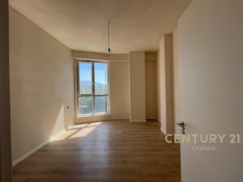 SHITET APARTAMENT 3+1+2 TEK KOMUNA E PARISIT 4