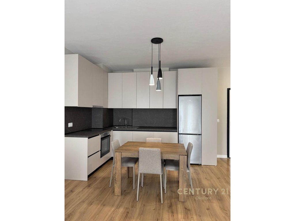 Apartament per qira 1+1 i mobiluar përball Ring Center, tek Zogu I Zi! 2