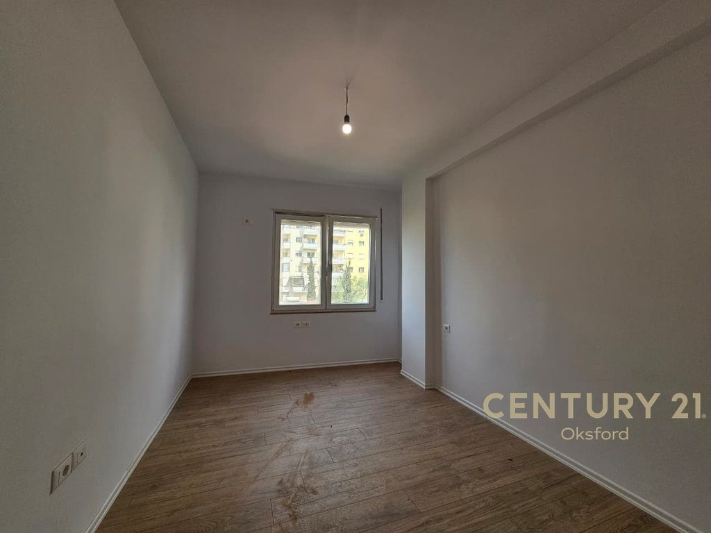 SHITET APARTAMENT 2+1+2 NE HYRJE TE FRESKUT 2