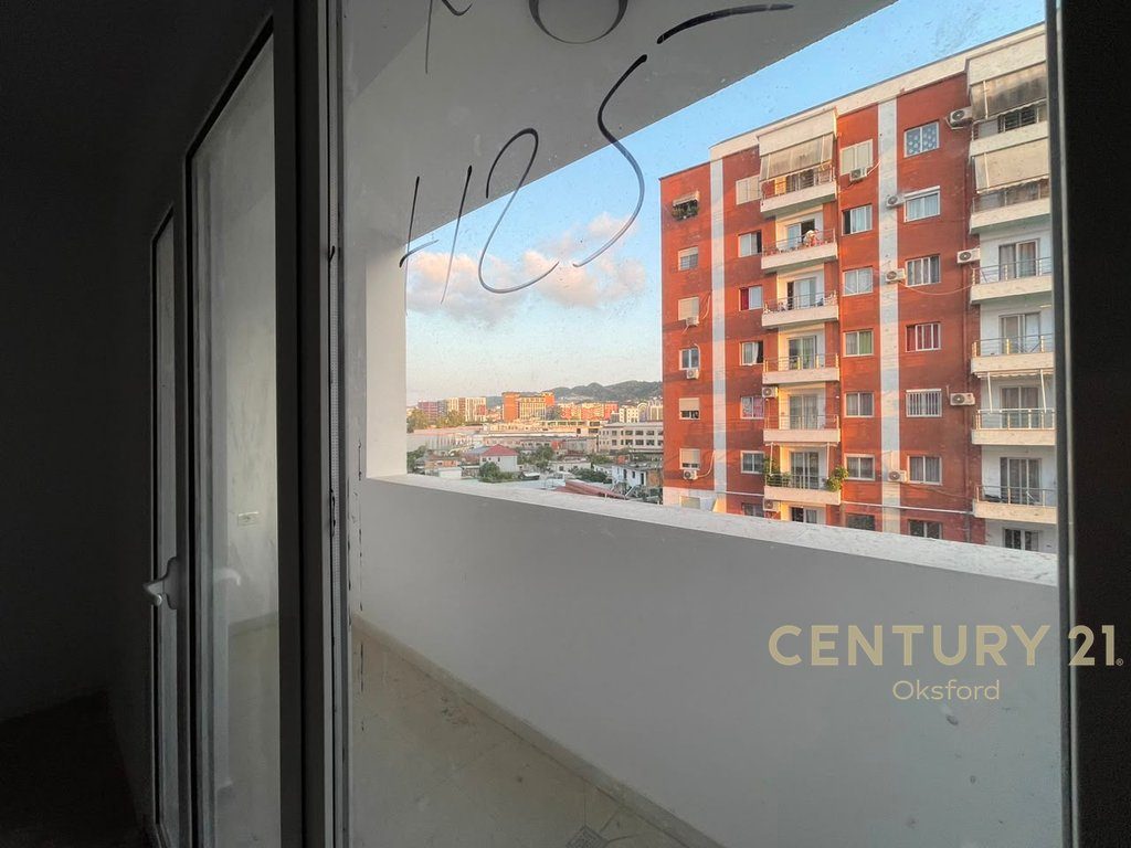 YZBERISHT, APARTAMENT 1+1 PER SHITJE