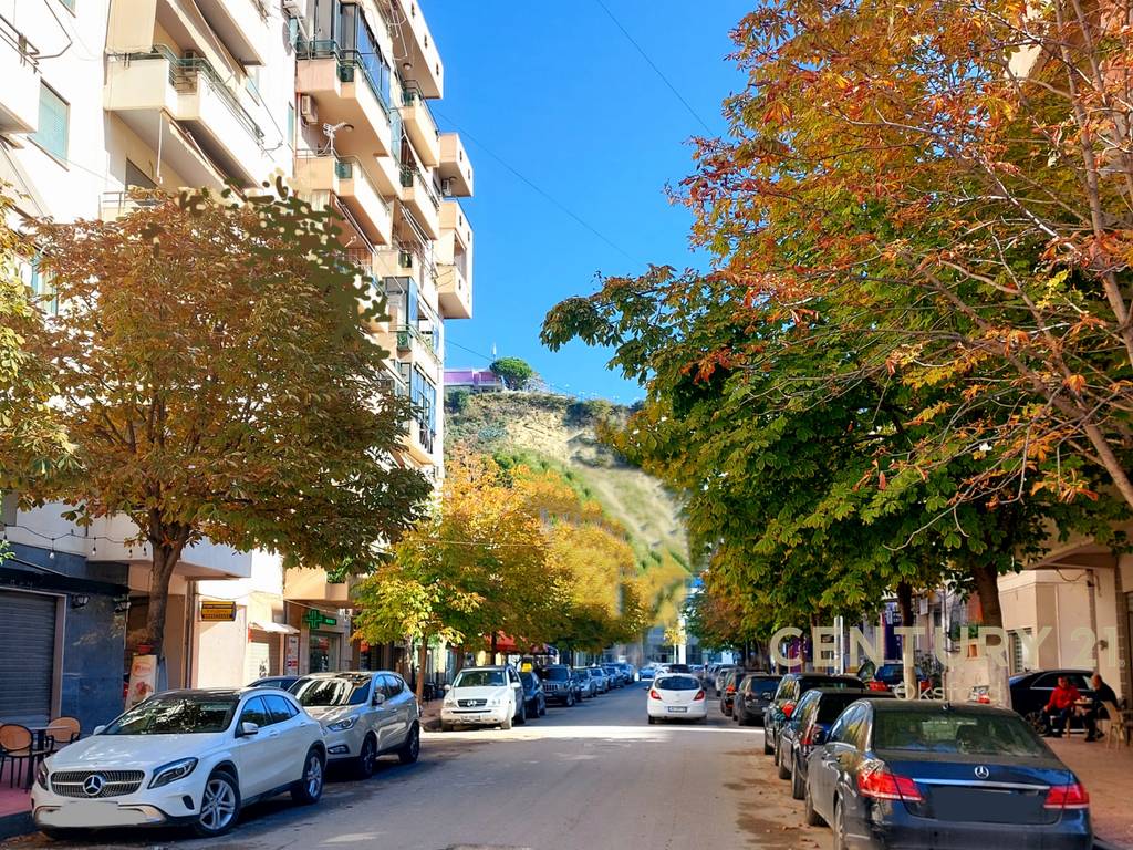 OKAZION / SHITET NJËSI ME BIZNES AKTIV, VLORË .