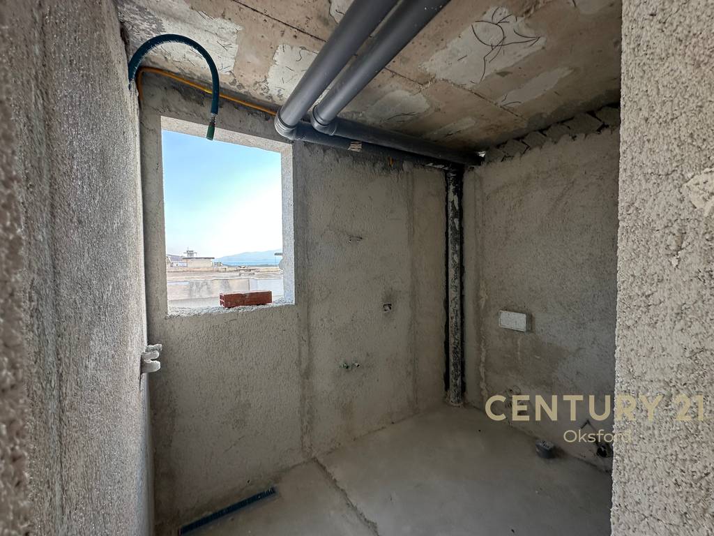 Apartament në katin e fundit me tarracë private të gjerë për shitje në Sarandë 3