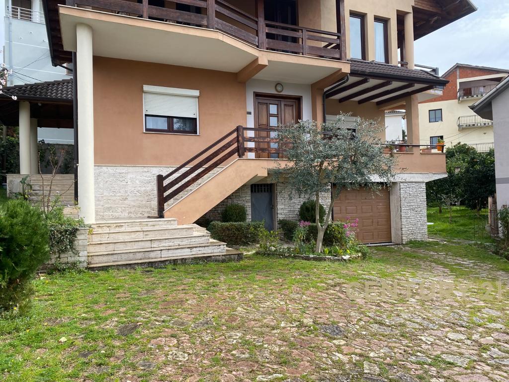 APARTAMENT PËR QIRA 3+1 ME POST PARKIMI PRANE QYTETIT TE STUDENTIT 2