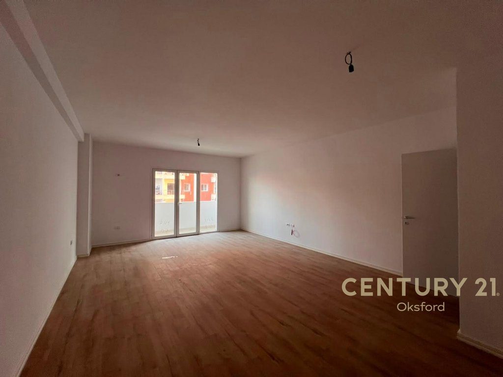 YZBERISHT, APARTAMENT 1+1 PER SHITJE