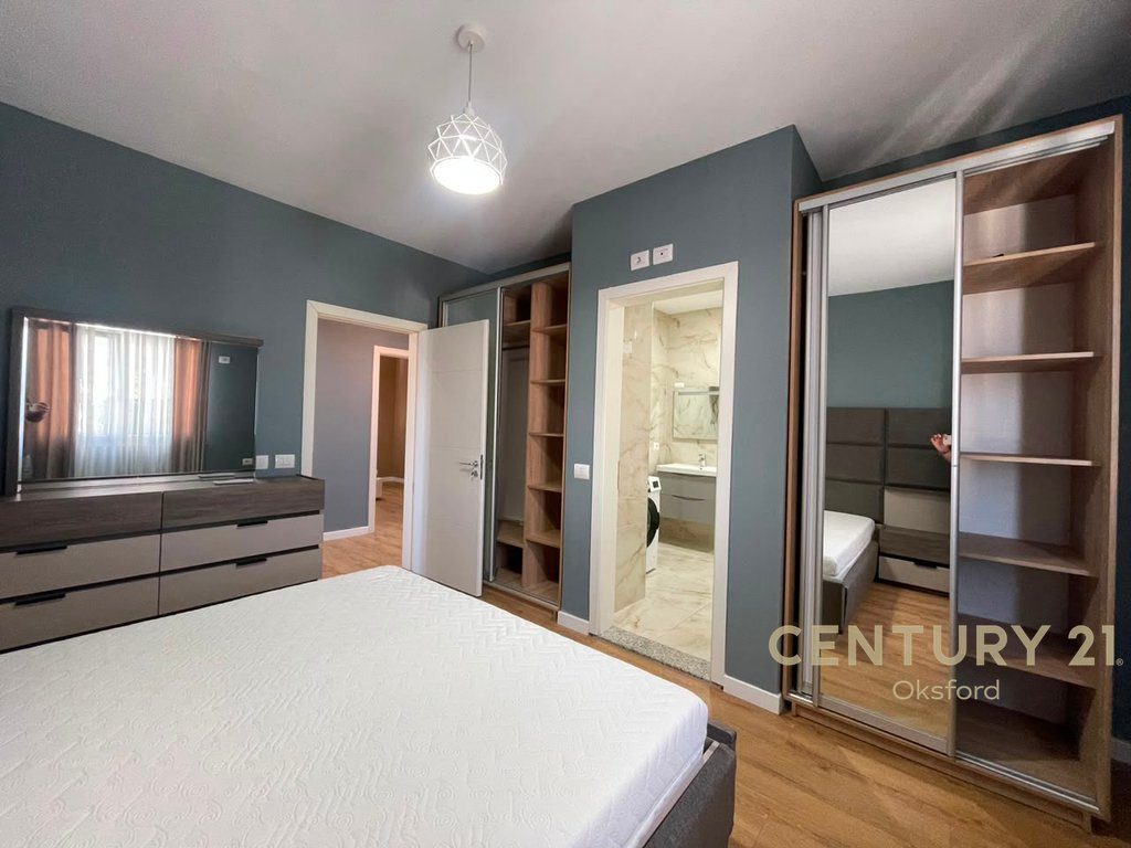 APARTAMENT PËR QIRA 2+1+2+POST PARKIMI TE KOPSHTI BOTANIK!