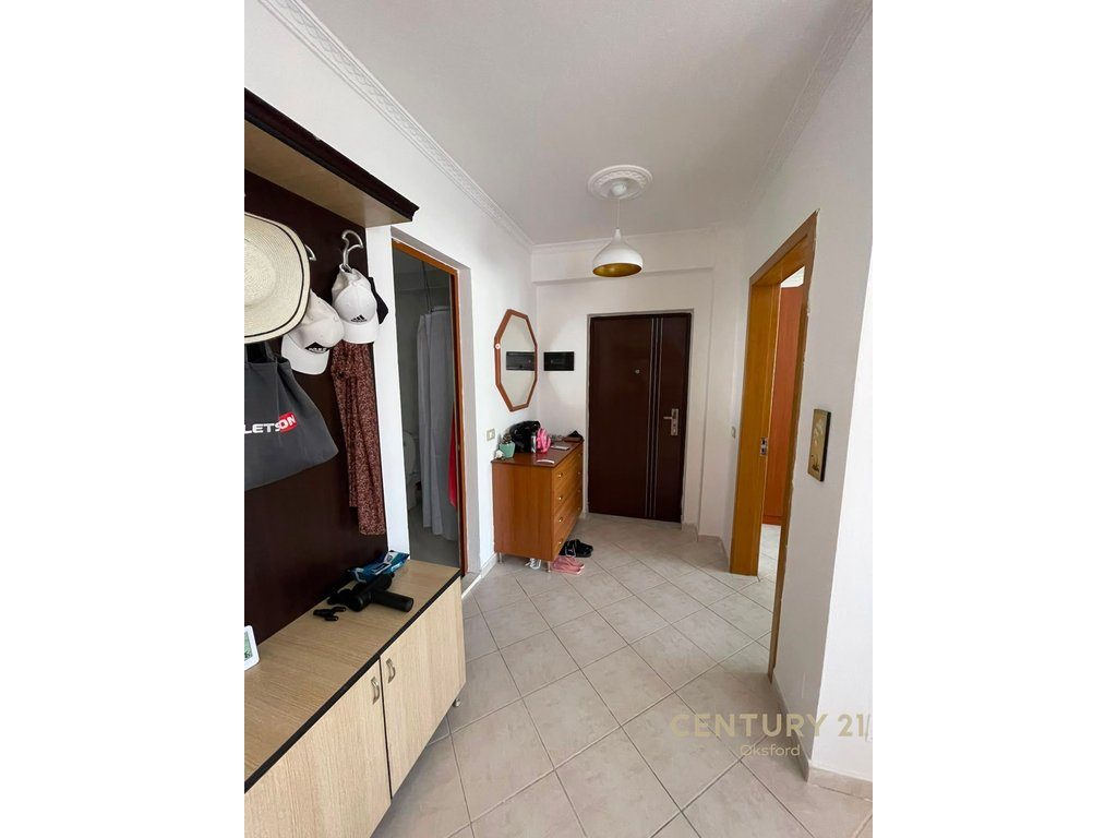 Apartament i Ndriçuar dhe Komod në Shitje në Golem – Vetëm 5 Minuta nga Plazhi!