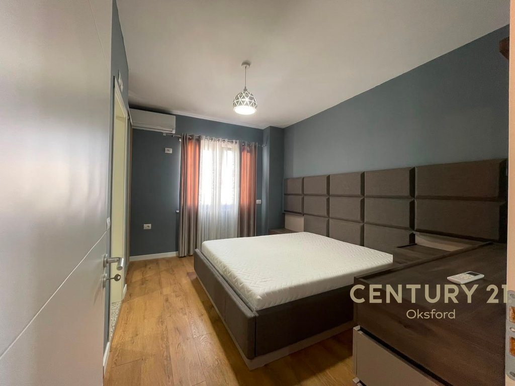 APARTAMENT PËR QIRA 2+1+2+POST PARKIMI TE KOPSHTI BOTANIK! 2