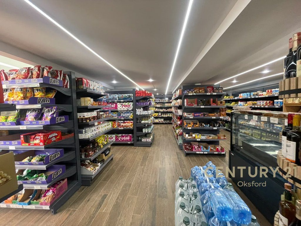 ISH FUSHA E AVIACIONIT, SHITET BIZNES SUPERMARKET NE GJENDJE PUNE 2