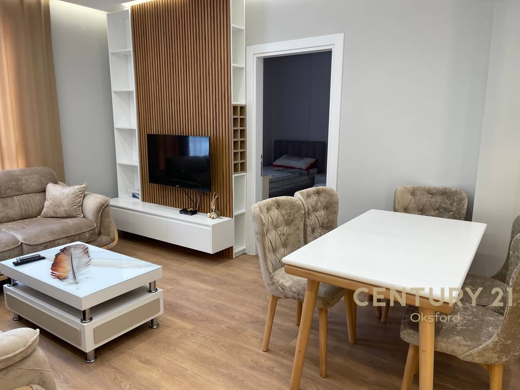 Apartament 3+2+1 për Shitje në Univers City 2