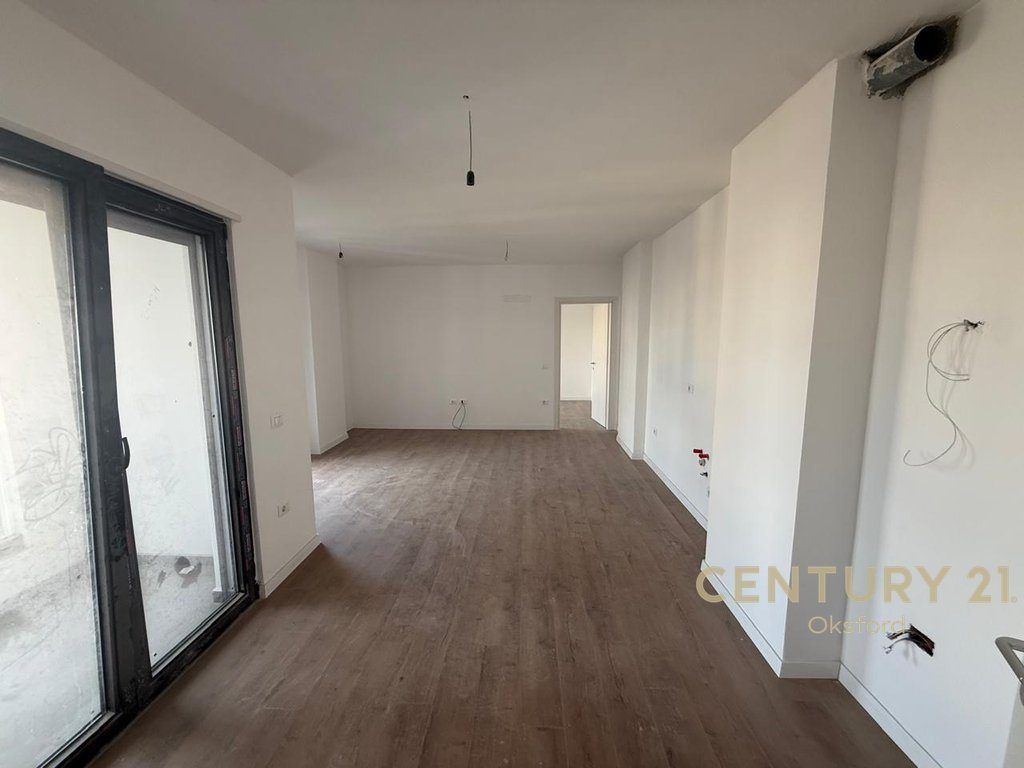 JAPIM ME QIRA AMBIENT ZYRASH+POST PARKIMI, TEK KOMUNA E PARISIT!