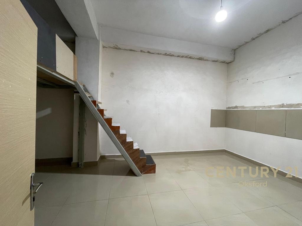 JEPET ME QIRA 414M2 SIPERFAQE PARKIMI NE FRESK 3