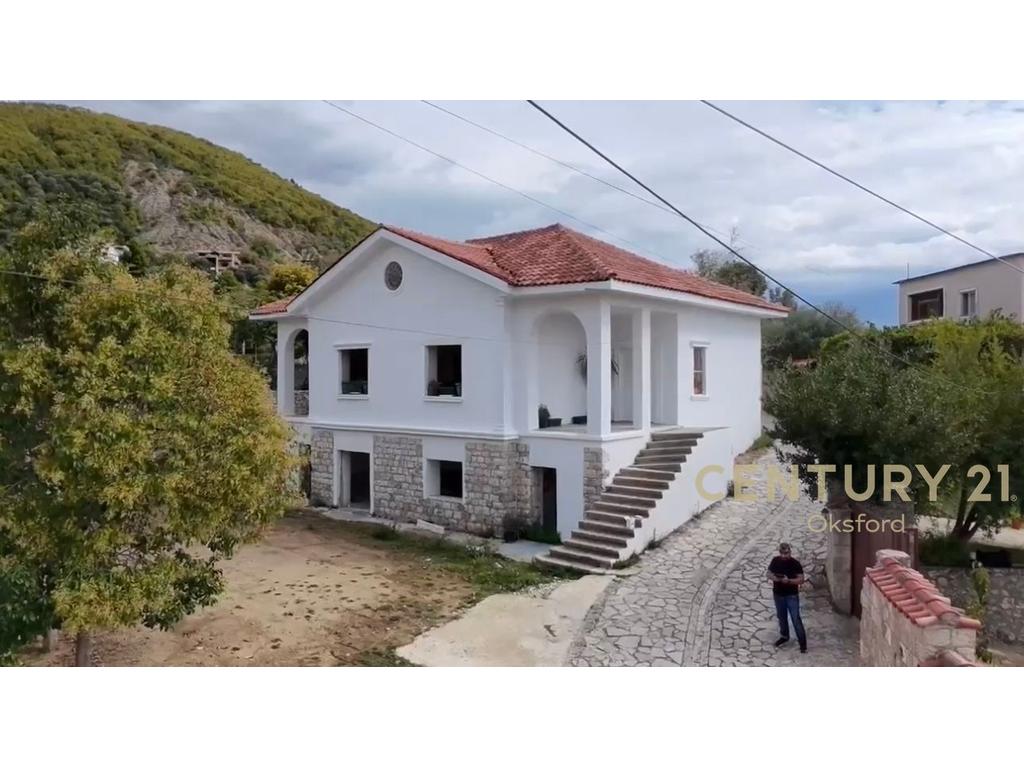 Ekskluzive!Pronë Unike për Shitje në Zemër të Petrelës!