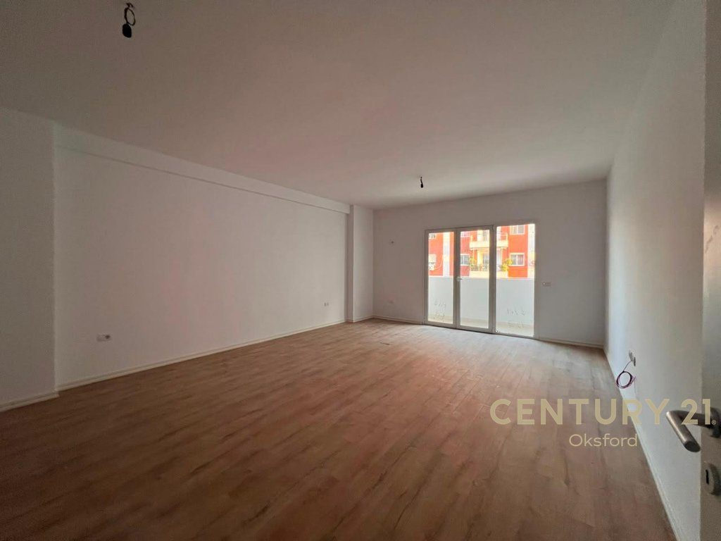 YZBERISHT, APARTAMENT 1+1 PER SHITJE 4