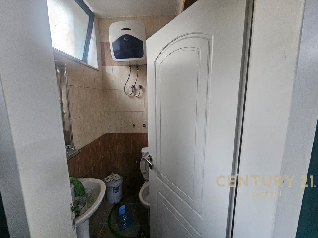 Ambient Komercial Për Shitje tek Pallati Ish FSHF! 4