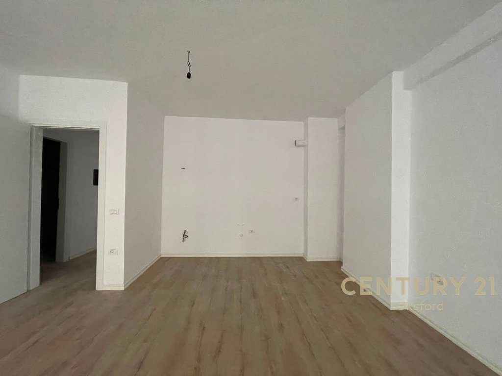 YZBERISHT, APARTAMENT 1+1 PER SHITJE 3