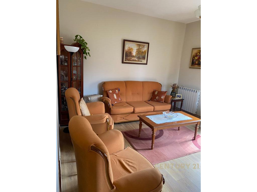 APARTAMENT PËR QIRA 3+1 ME POST PARKIMI PRANE QYTETIT TE STUDENTIT 3
