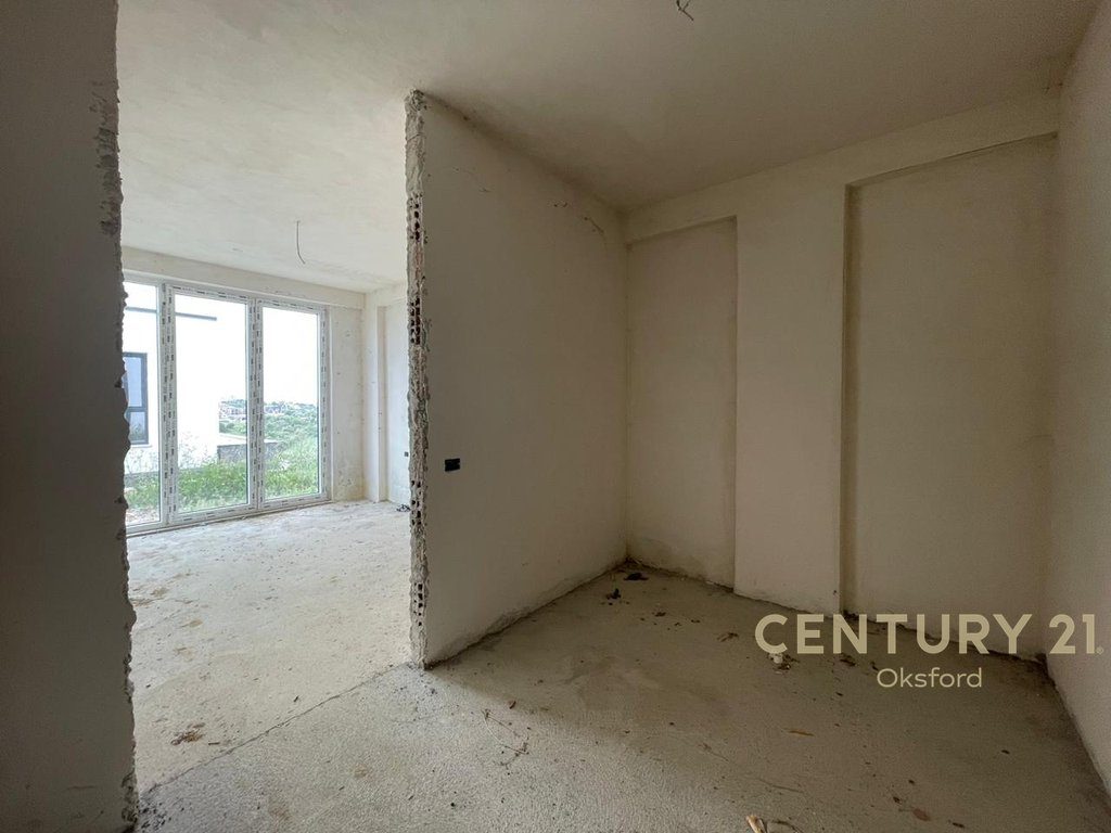 APARTAMENT 3+1+2 ME OBORR PER SHITJE TEK LIQENI I FARKES 2