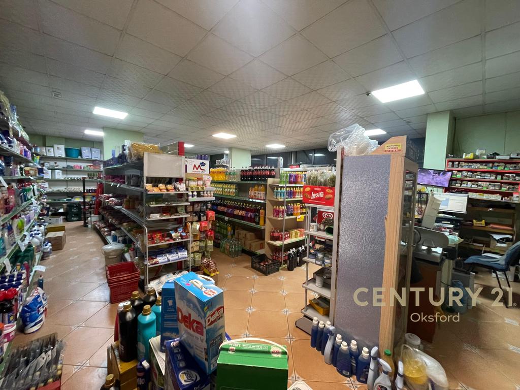AMBIENT KOMERCIAL SUPERMARKET PER QIRA NE YZBERISHT