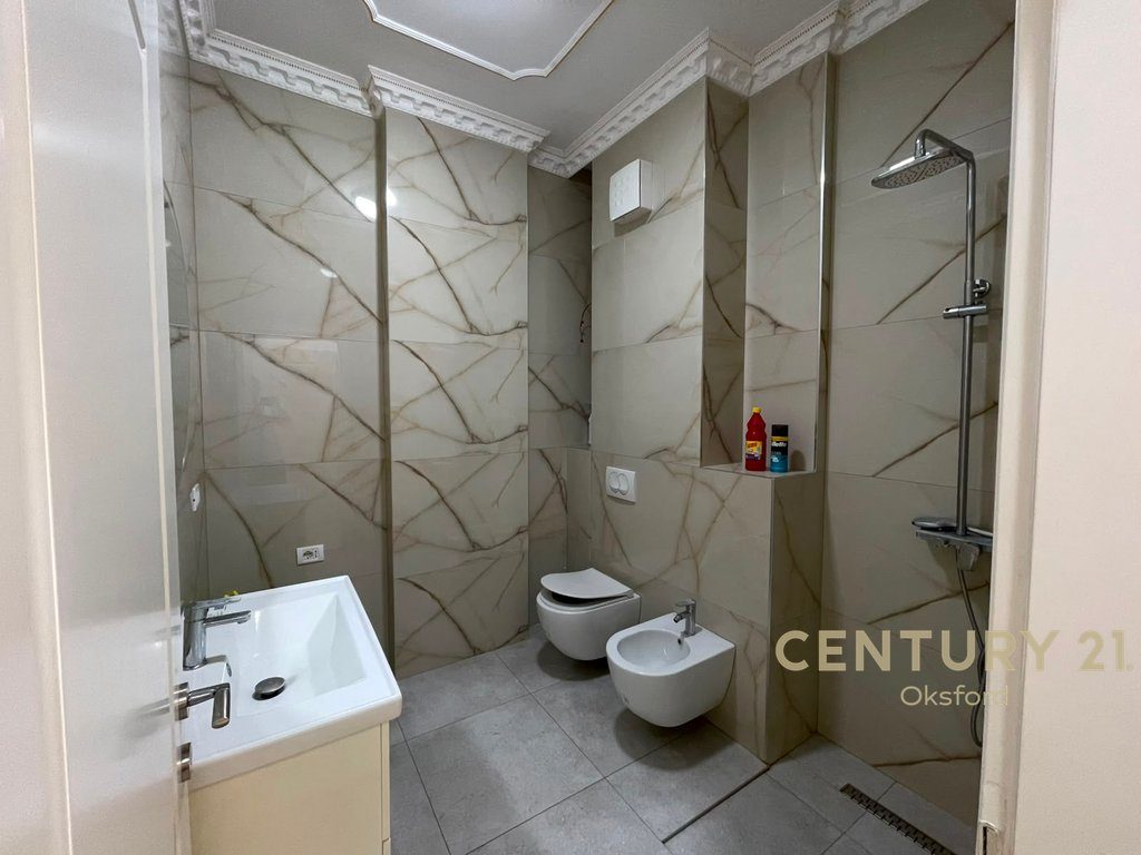 Jepet me qira apartament 2+1+2 te Ish Uzina Dinamo, përballë tregut. 3