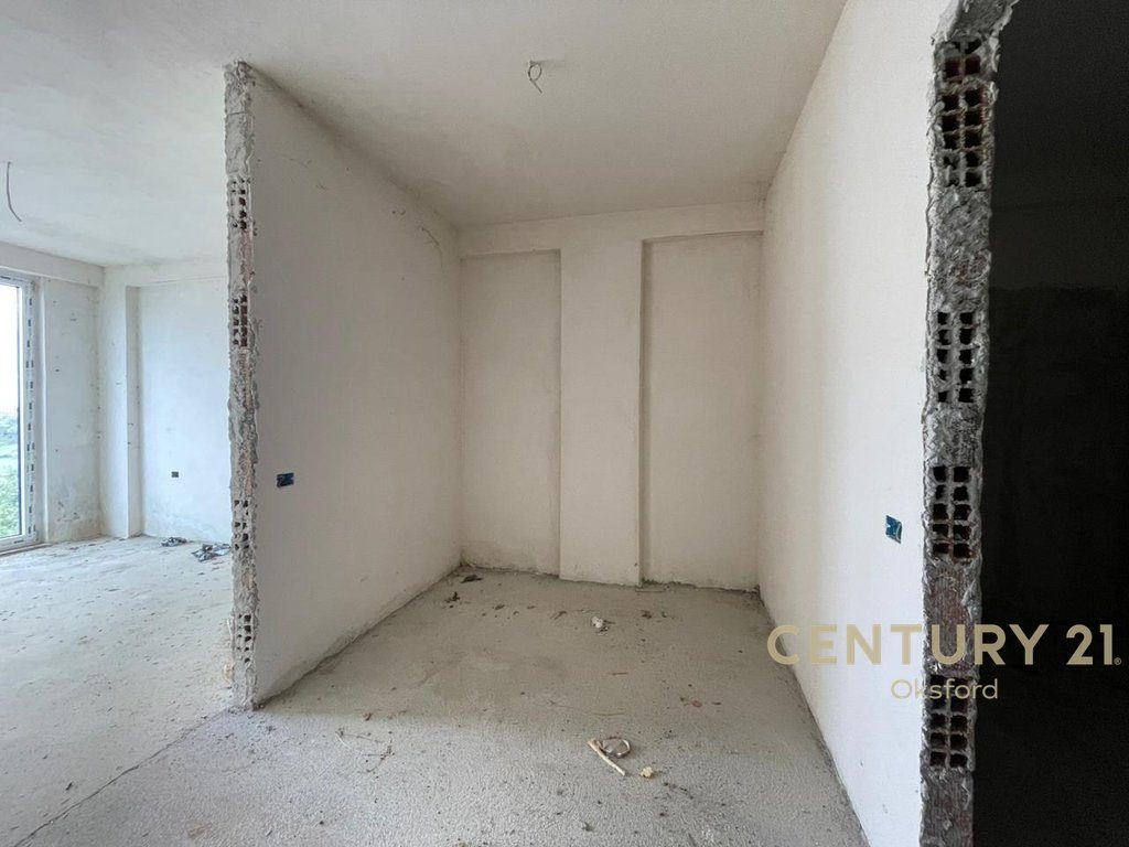 APARTAMENT 3+1+2 ME OBORR PER SHITJE TEK LIQENI I FARKES 3