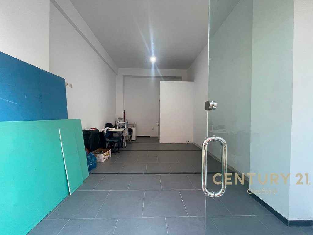 AMBIENT KOMERCIAL PER QIRA NE YZBERISHT