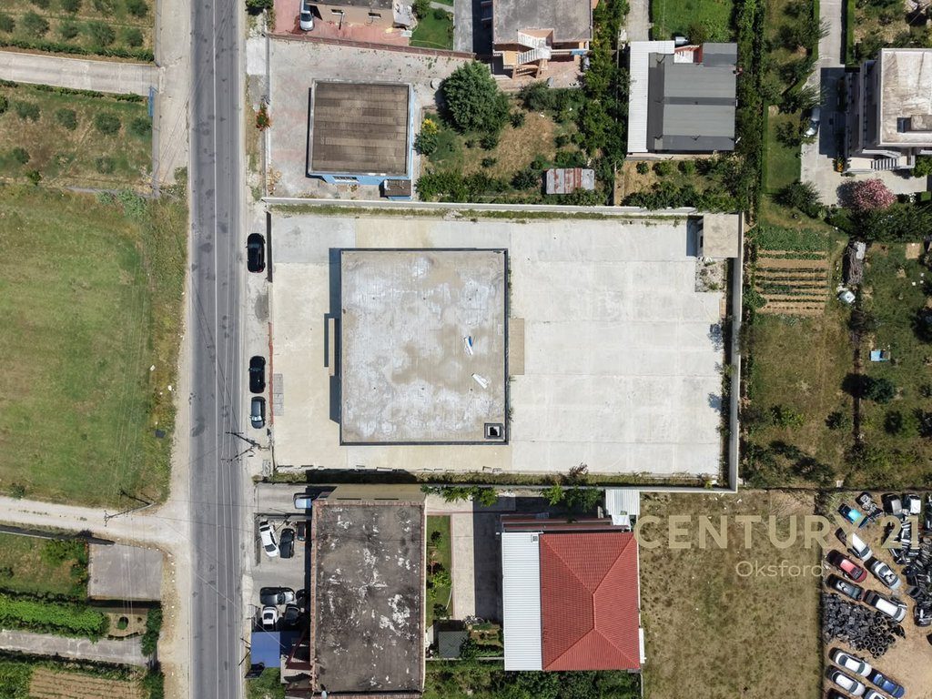 Eksluzive! Godinë Multifunksiole 2-Katëshe për Shitje,në Vorë!