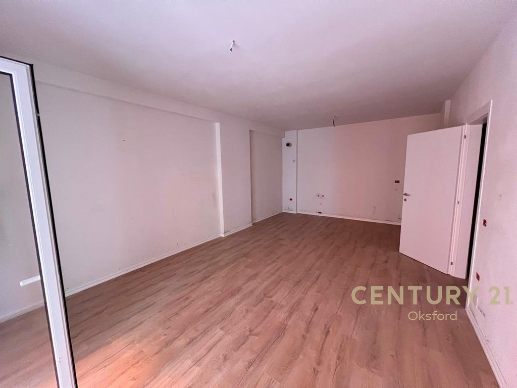 APARTAMENT 1+1 PER SHITJE NE YZBERISHT