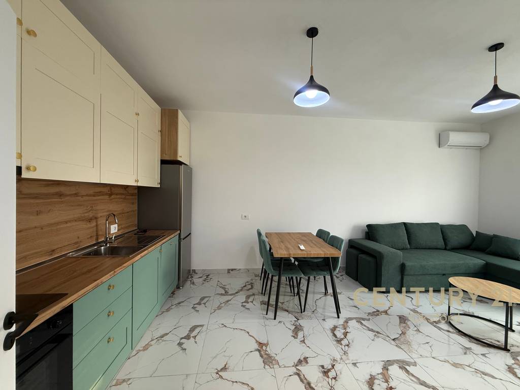 Japim me qira apartament 2+1+2,tek Rruga “5 Maji”! 2