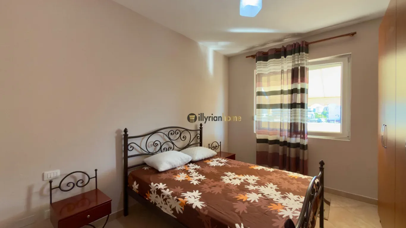 Apartament 1+1 me Verandë të Madhe pranë Pazarit të Ri 4
