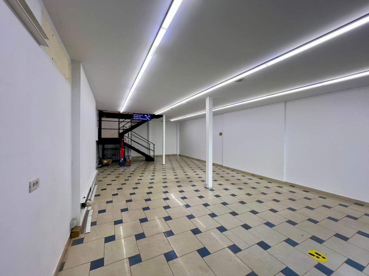Jepet me qira Ambient Biznesi " Myslym Shyri", Tiranë 2