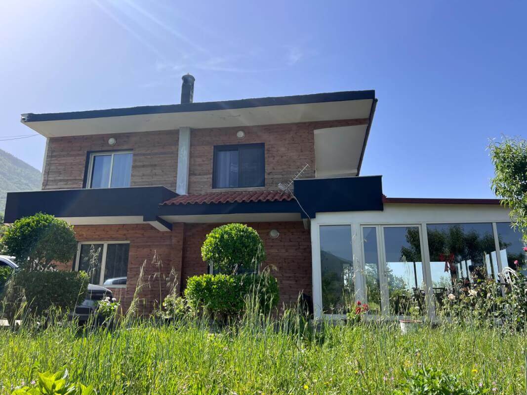 Qira, Vilë 2 katëshe "Priskë e madhe", Tiranë 2