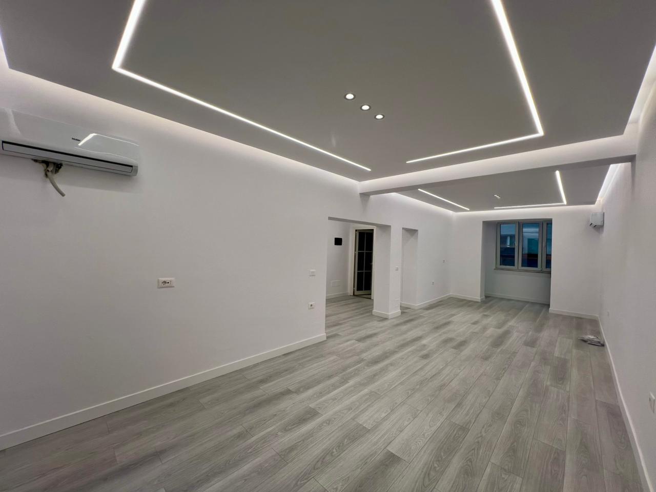 Jepet me Qira Ambient Biznesi në Rrugën e Barrikadave, vetëm 5 minuta në këmbë nga “Sheshi Skënderbej”, Tiranë. 4