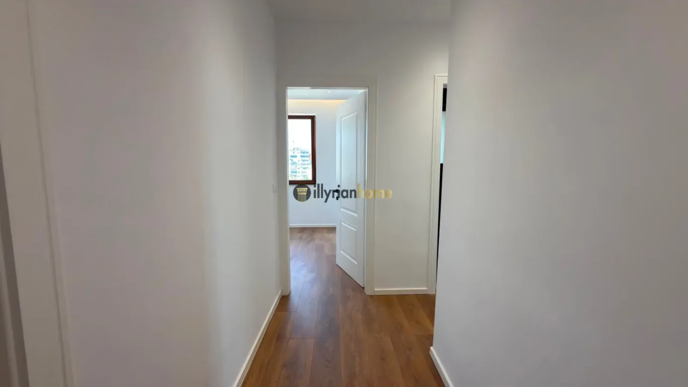 Shitet ,Apartament 2+1 me ballkon i restauruar me punime cilësore tek Rruga "Fadil Bodinaku",Ish-Stacioni i Fundit i Tiranës së Re – Ura e Nisharakut 3