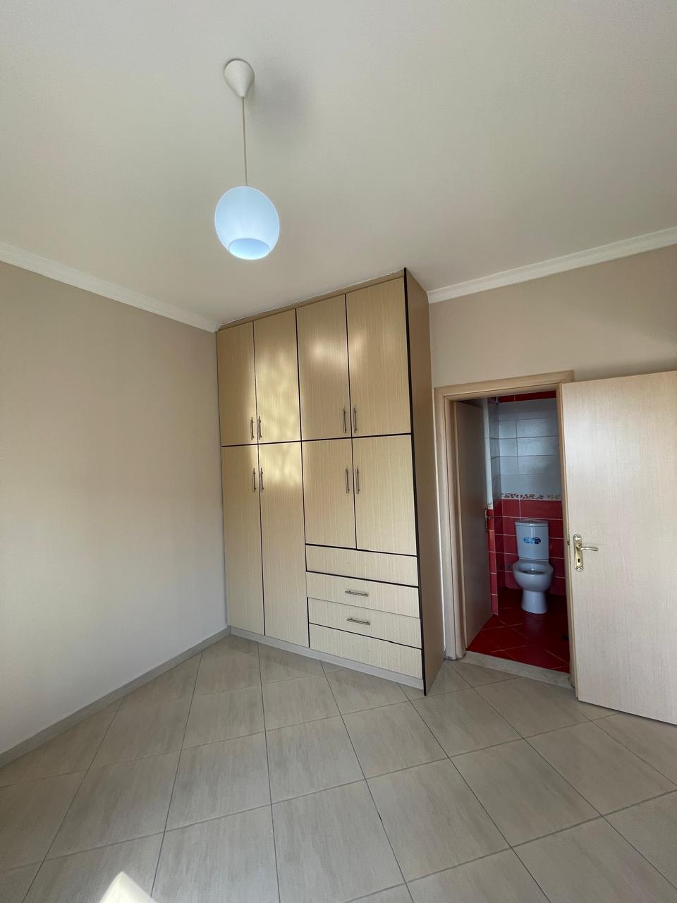 Shitet, Apartament 2+1+2 Tualete, pranë stadiumit ”Loni Papuciu”,Fier. 3