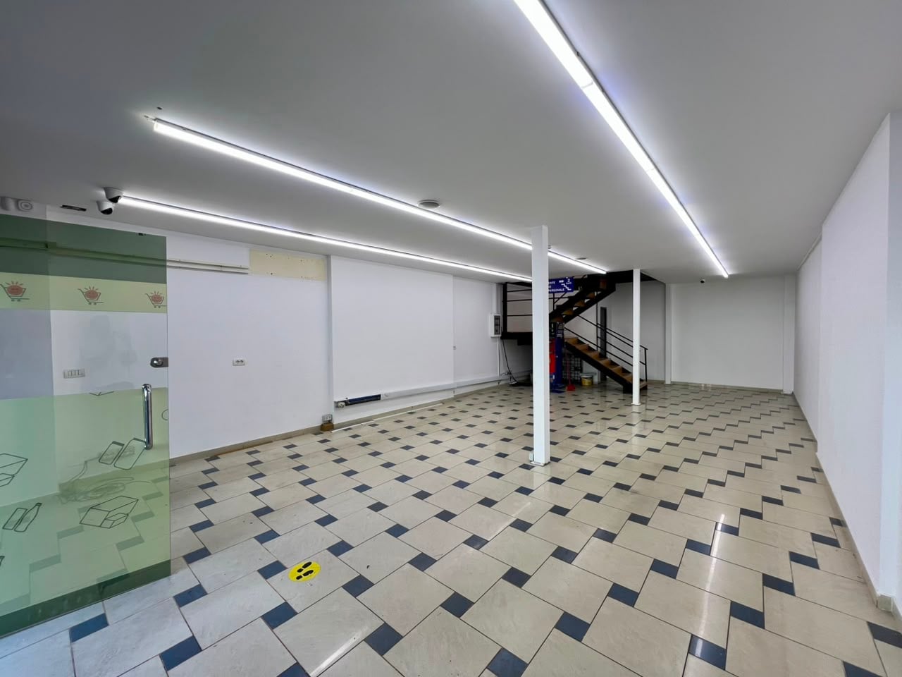 Jepet me qira Ambient Biznesi " Myslym Shyri", Tiranë