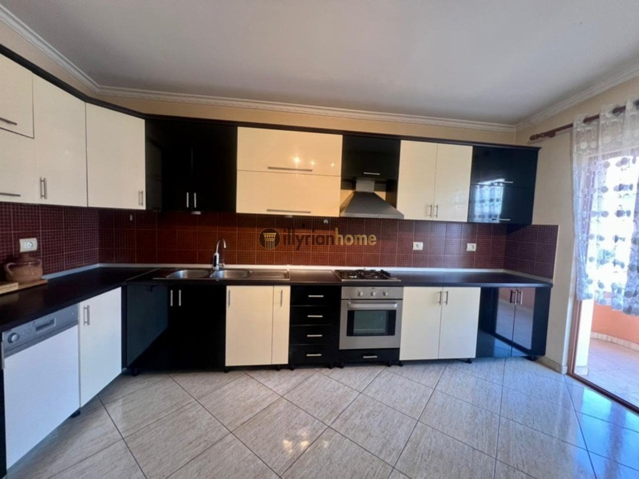 Jepet me Qira Apartament 3+1, “Fresk”, Tiranë 4